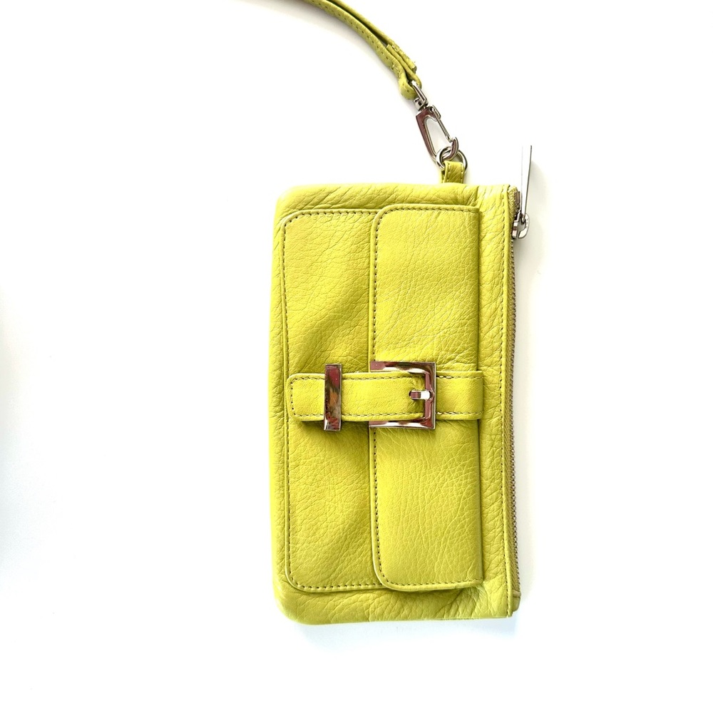 Express - Wristlet - Picture 2 of 8